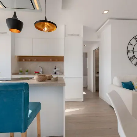 First Line Appartement *